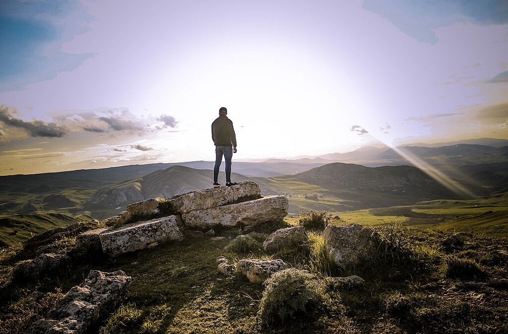 Becoming a Better Person: A Guide to Developing Courage and Ethics in Your Personal Life